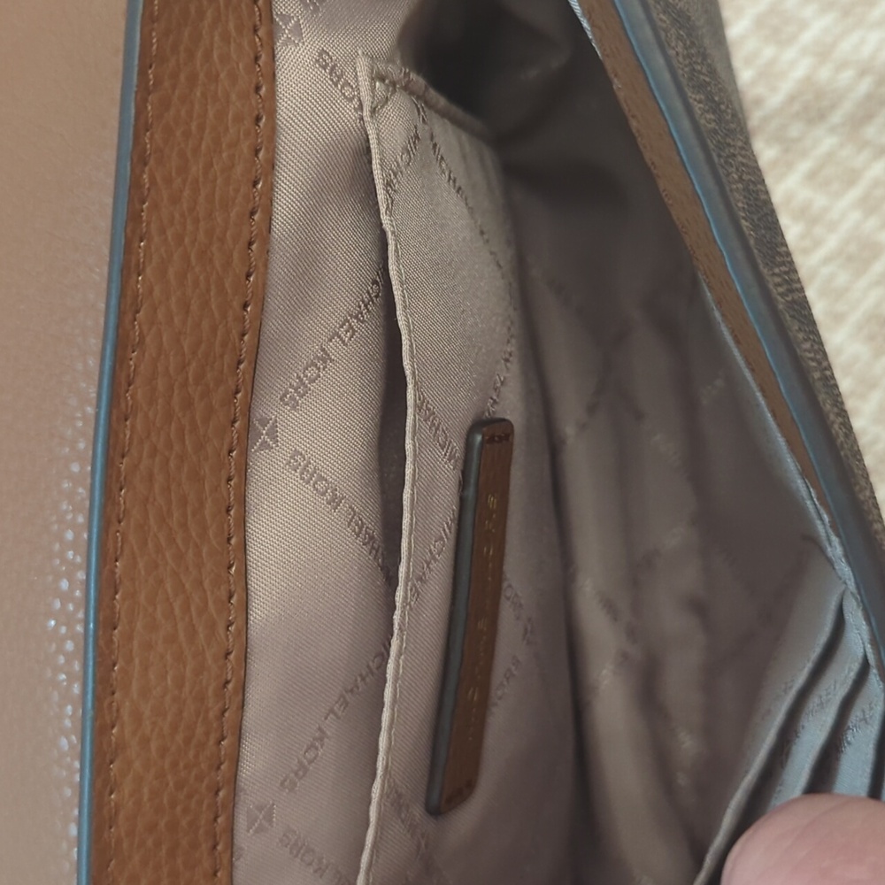Michael Kors handbag - Picture 3 of 3